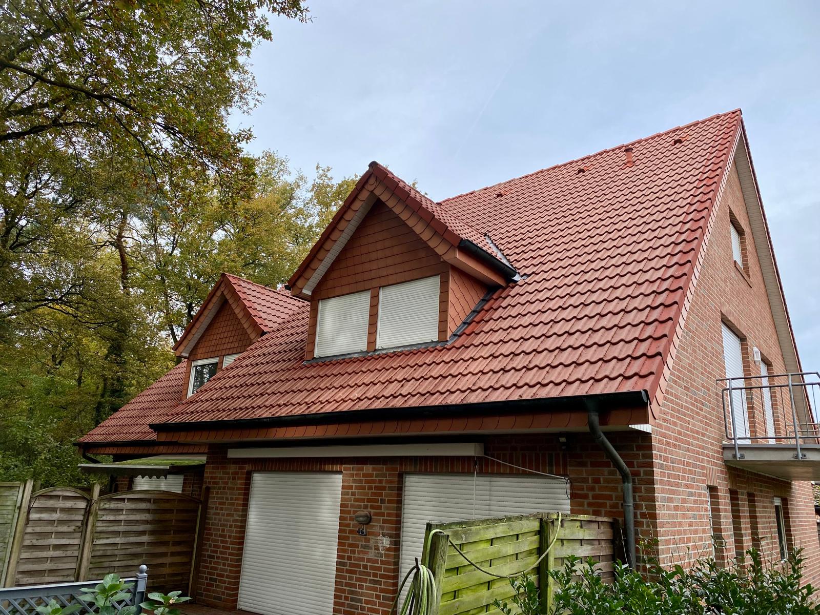 Gereinigtes Dach in N&ouml;dike nach der Behandlung